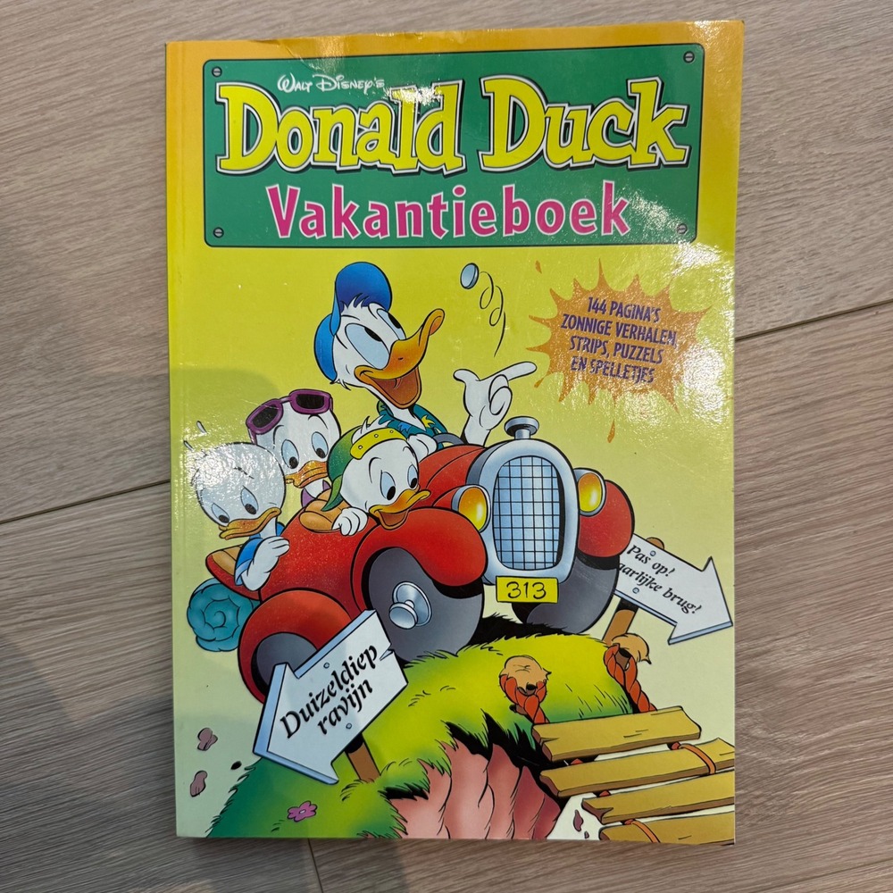 Walt Disney Donald Duck 2001 Vakantieboek Vintage Dutch Language Comic Book